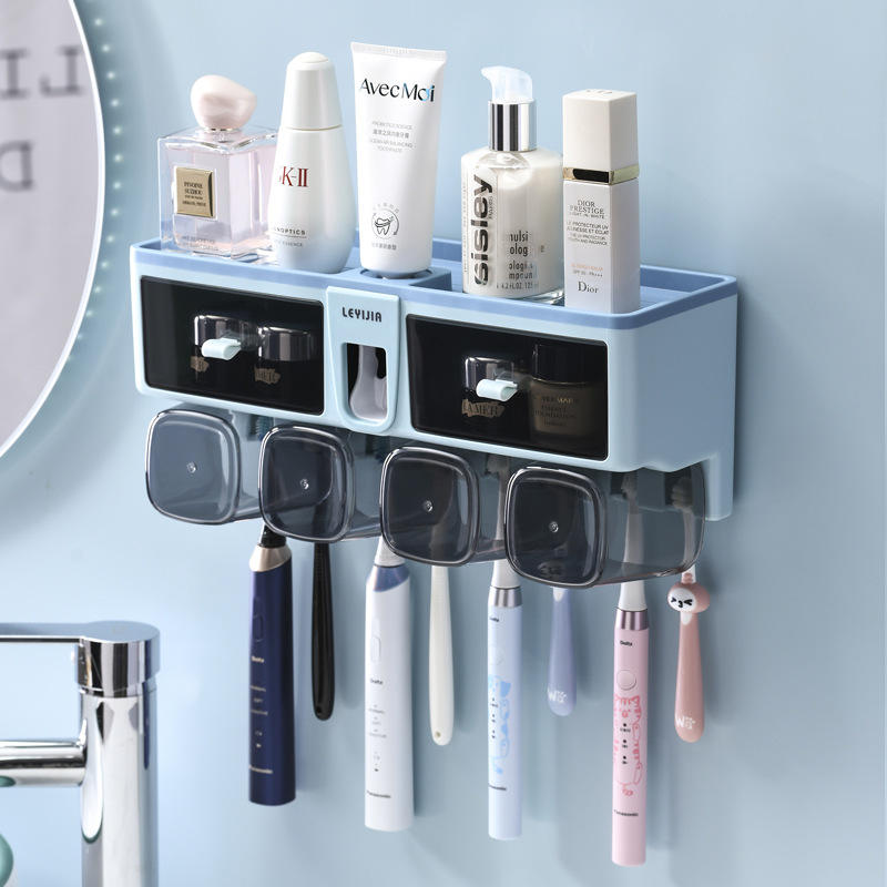 บลูโฟร์คัพส์