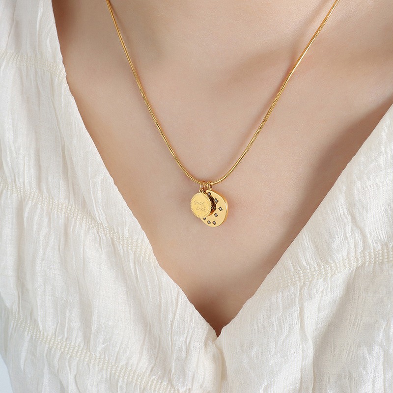 Estilo dorado, sin cadena.