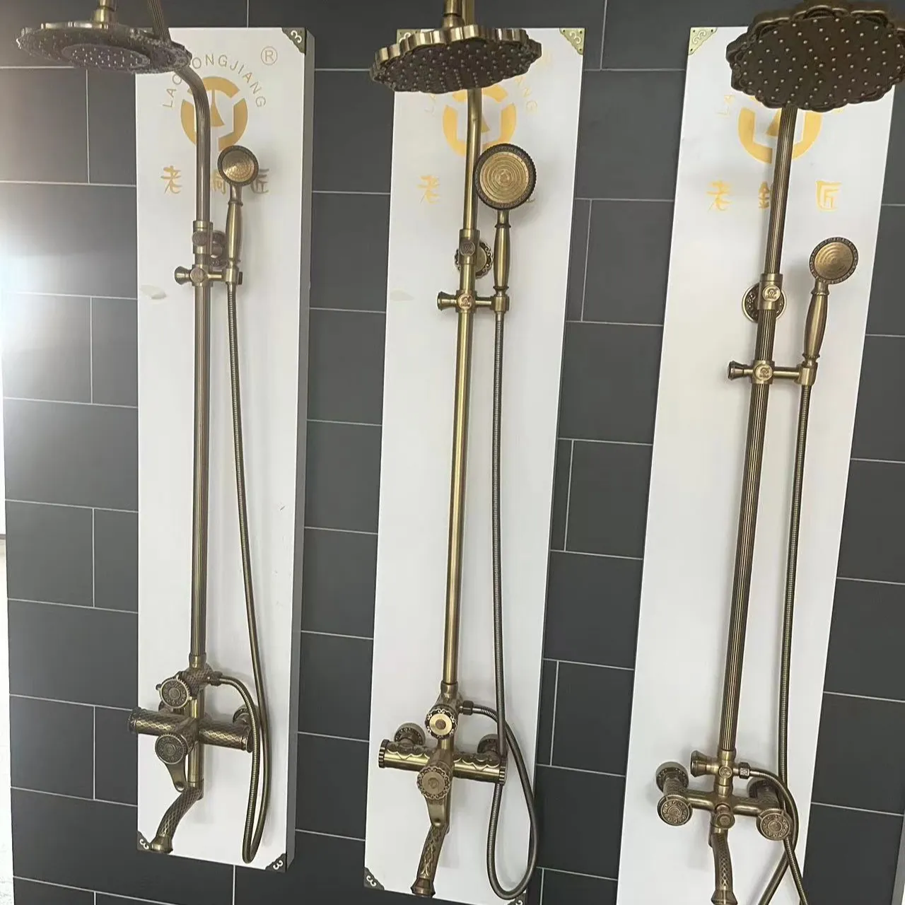 Set doccia in ottone con rubinetto da bagno in bronzo antico montato a parete per bagno di nuovo Design