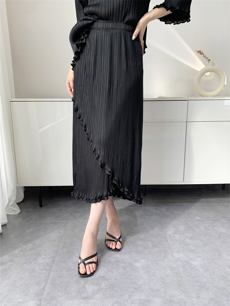 Black-skirt