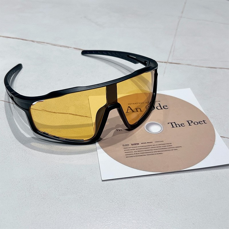 Black Frame Yellow Lens