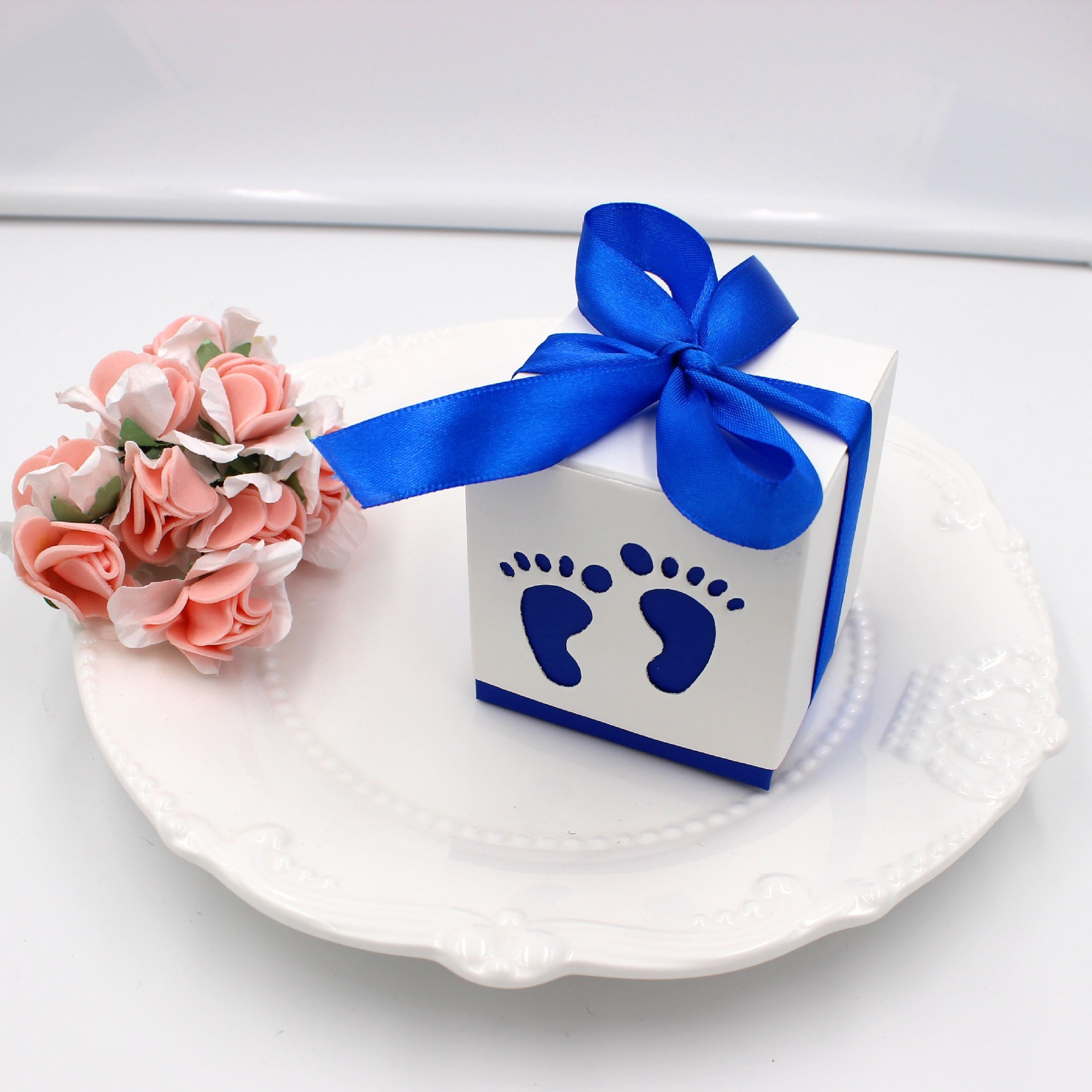 Piccoli piedi blu intenso