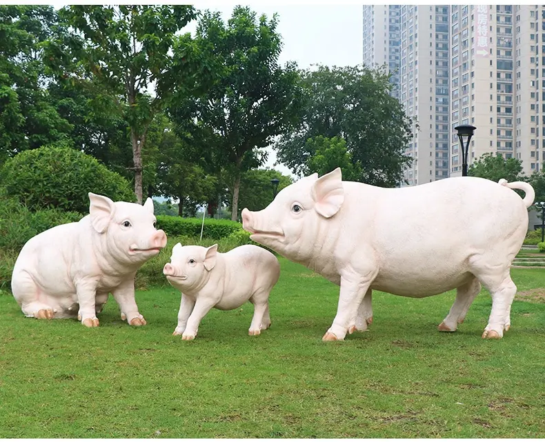 豚のグラスファイバー像の彫刻をカスタマイズ屋外の等身大のグラスファイバーイノシシ動物の彫刻屋外の庭の装飾のために
