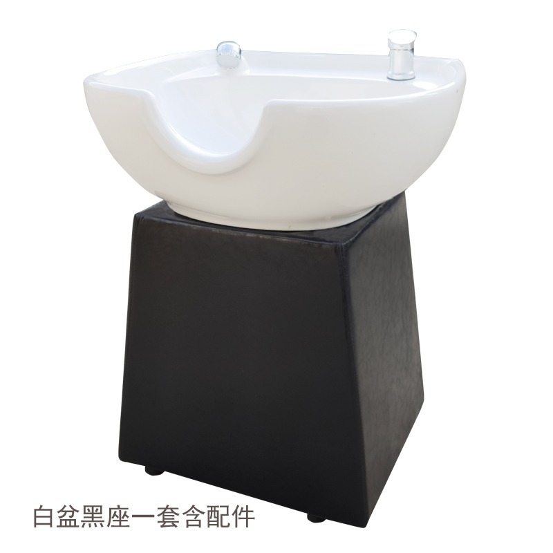 Ensemble de lavabo blanc avec petit socle et grand robinet de base