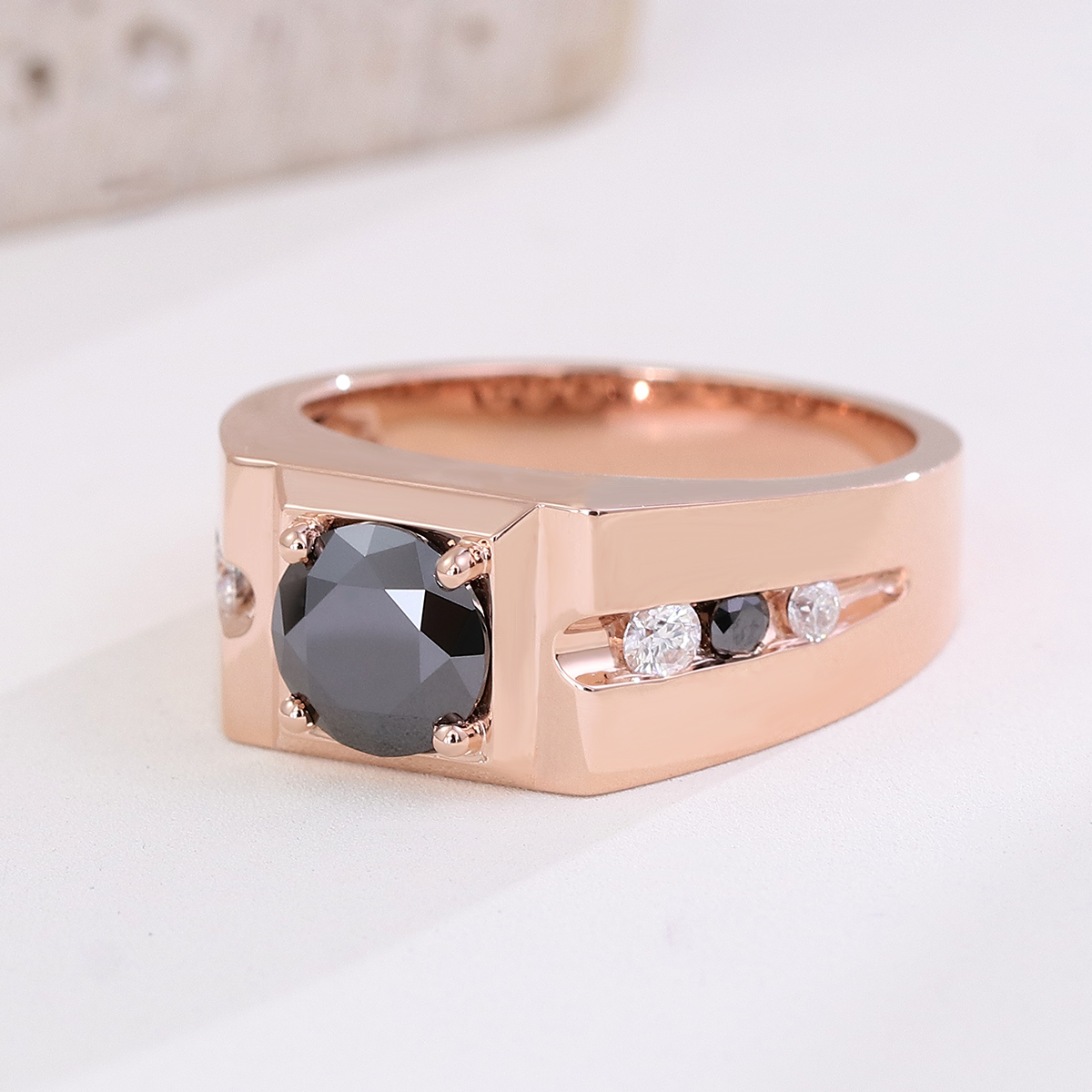 Bague en or massif 10K avec moissanite véritable.