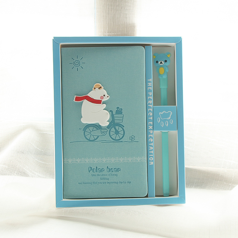 Conjunto de oso azul verdoso y blanco con bolígrafo.