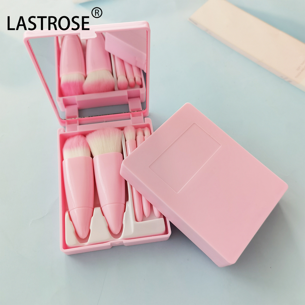 ensemble de pinceaux de maquillage rose