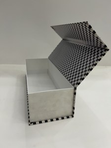 エレガントな1ボトル容量クラレット-赤木色ワイン酒ギフトボックスマットラミネーションゴールドホイル食品用特殊デザインハンガー