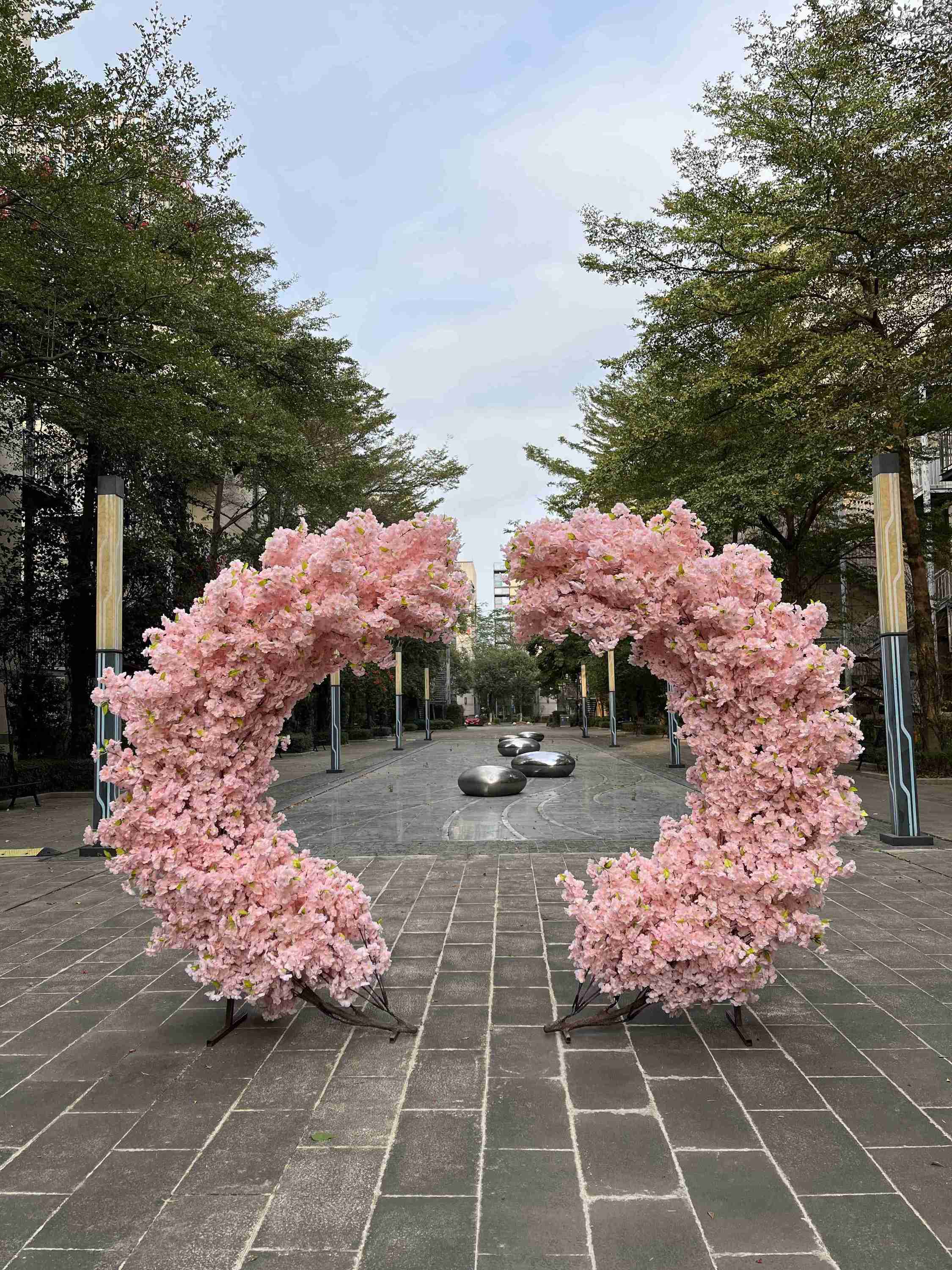 Arche de fleurs de cerisier rose de 230 cm