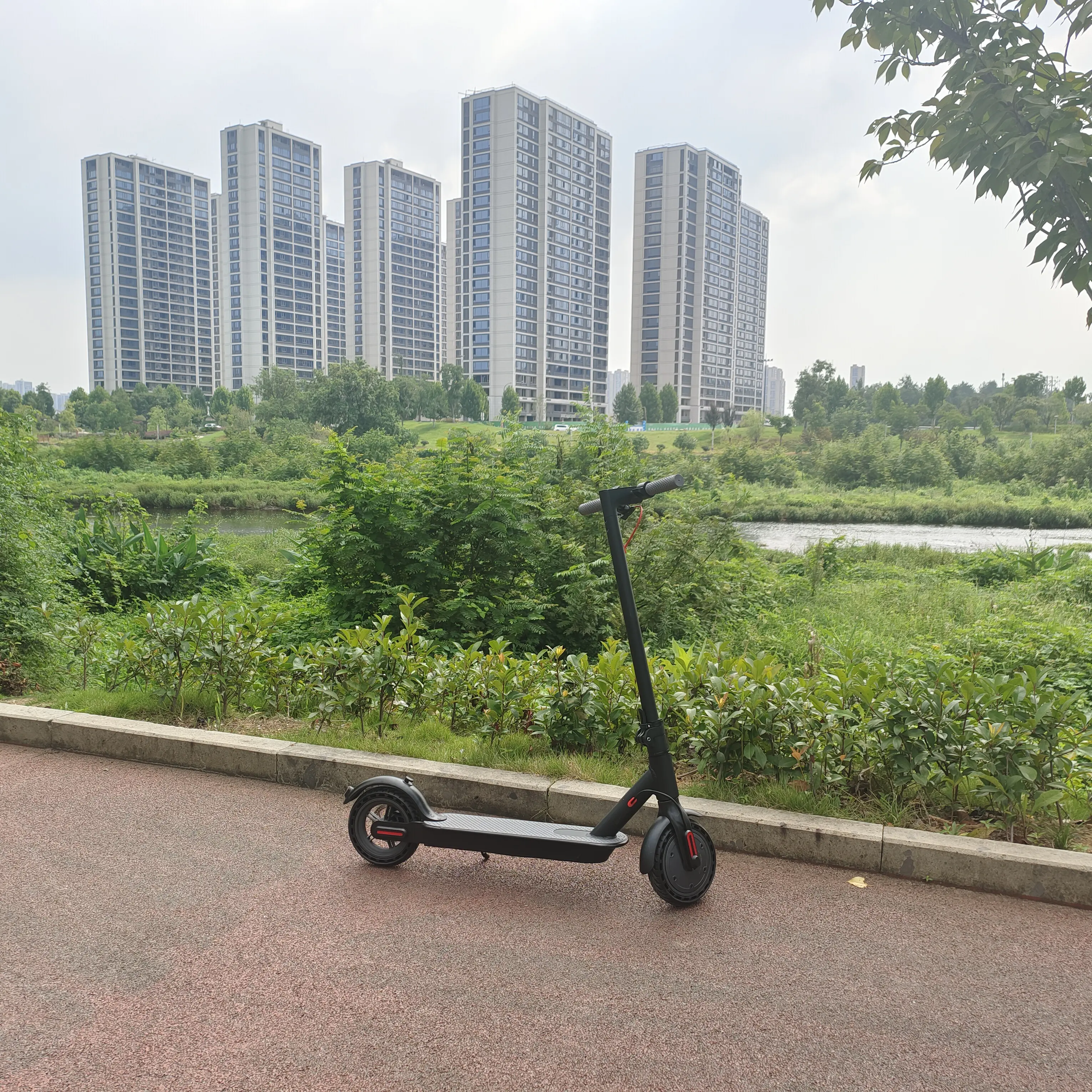 Roues pliables à équilibrage automatique 350 8.5 pouces pour adultes et enfants puissants utilisent un scooter électronique unisexe à vitesse maximale de 30 km/h