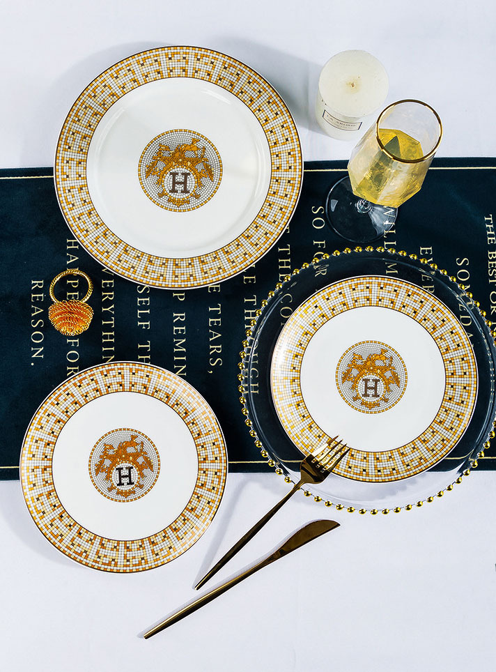 Assiette creuse dorée de 8 pouces