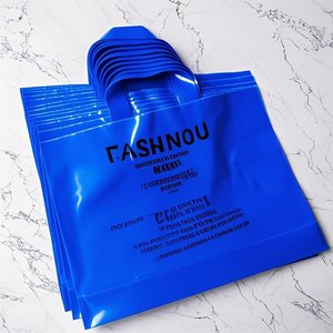 バルクTシャツプラスチックショッピングバッグハンドル付き便利なハンドルデザイン卸売バイヤー
