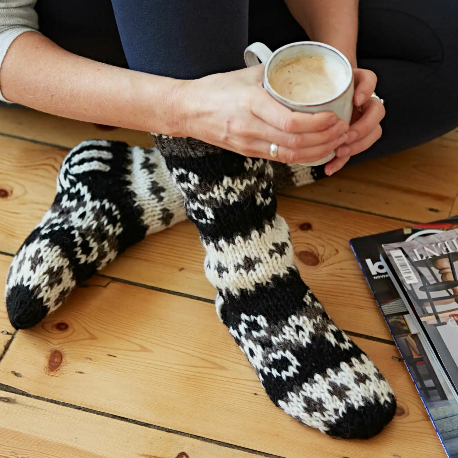 Best Selling Hand Knitted Alpine Wool Lounge Bed 7 Colors 100% Wool Winter Girls Socks
