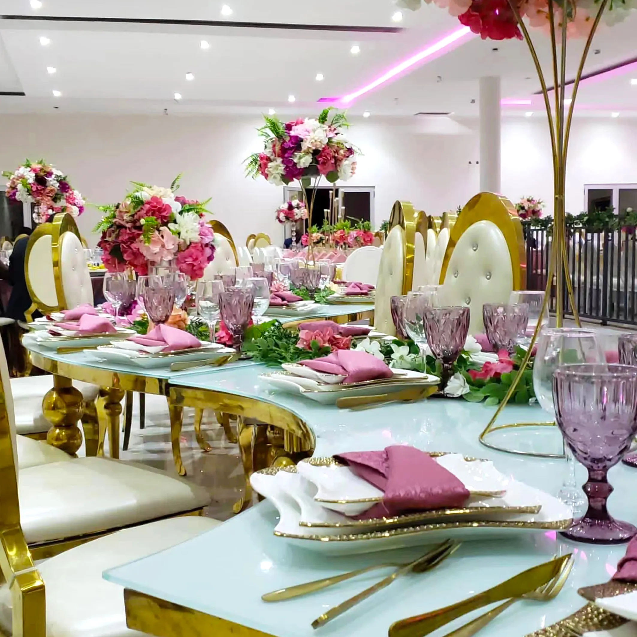 Conjunto elegante de sala de jantar, cadeiras e banquetes de vidro com camada dupla