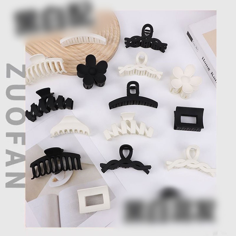 Ensemble de huit pièces noir et blanc