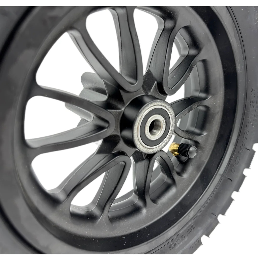 Front Wheel Hub with Tire