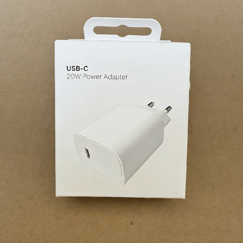 Cargador blanco con caja.