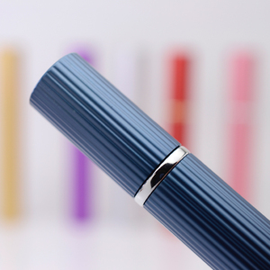 Flacon de parfum vide en aluminium 8 ml à ouverture par pression avec récipient en verre pour parfum - Product Image 5