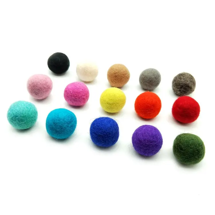 Factory price custom christmas felt pom pom wool felt balls 1 inch 2cm felted wool balls
