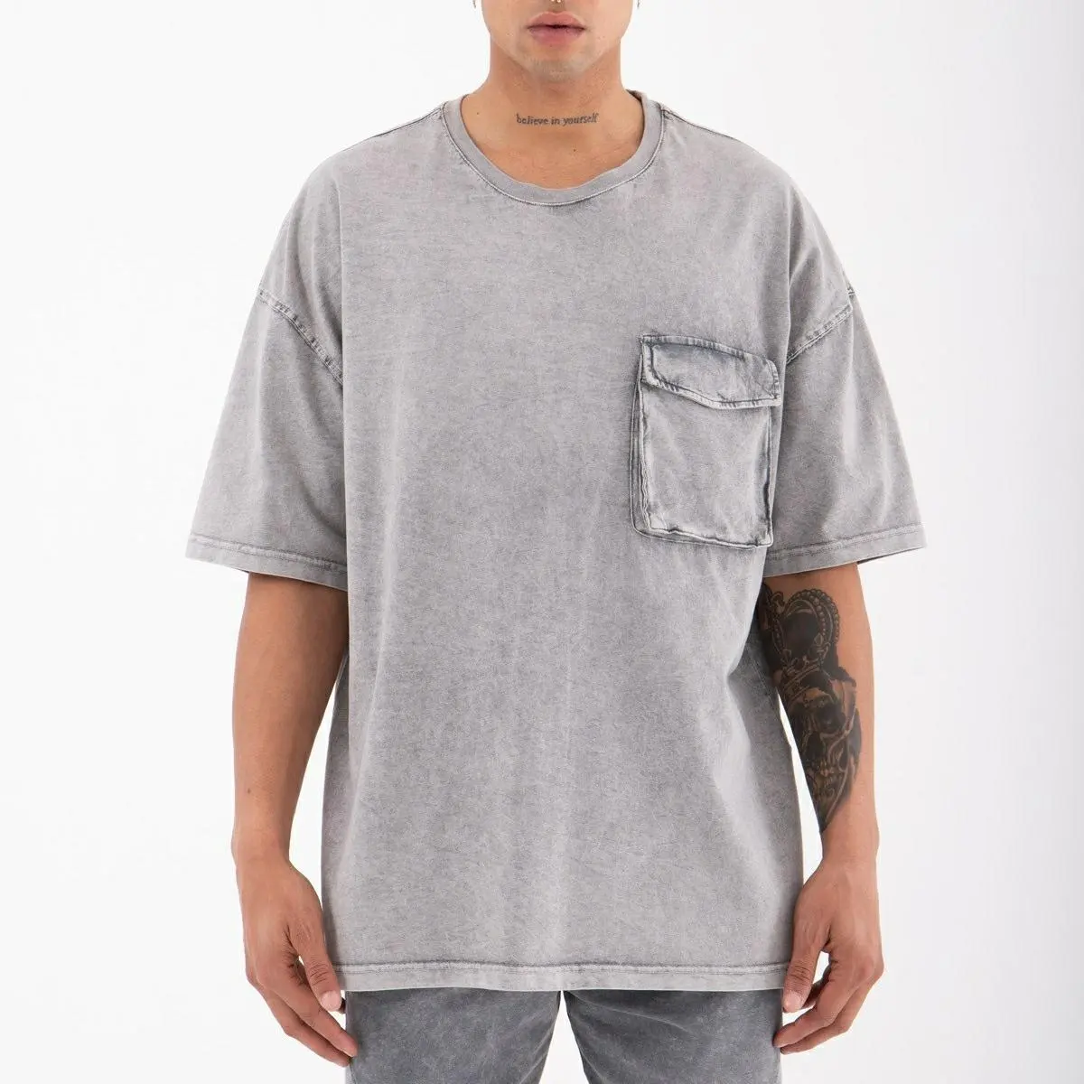 2023 Oversized Drop Shoulder Peito Bolso T-Shirt 100% Algodão Personalizado Impresso Homens Casual Urbano Streetwear de Alta Qualidade OEM Item