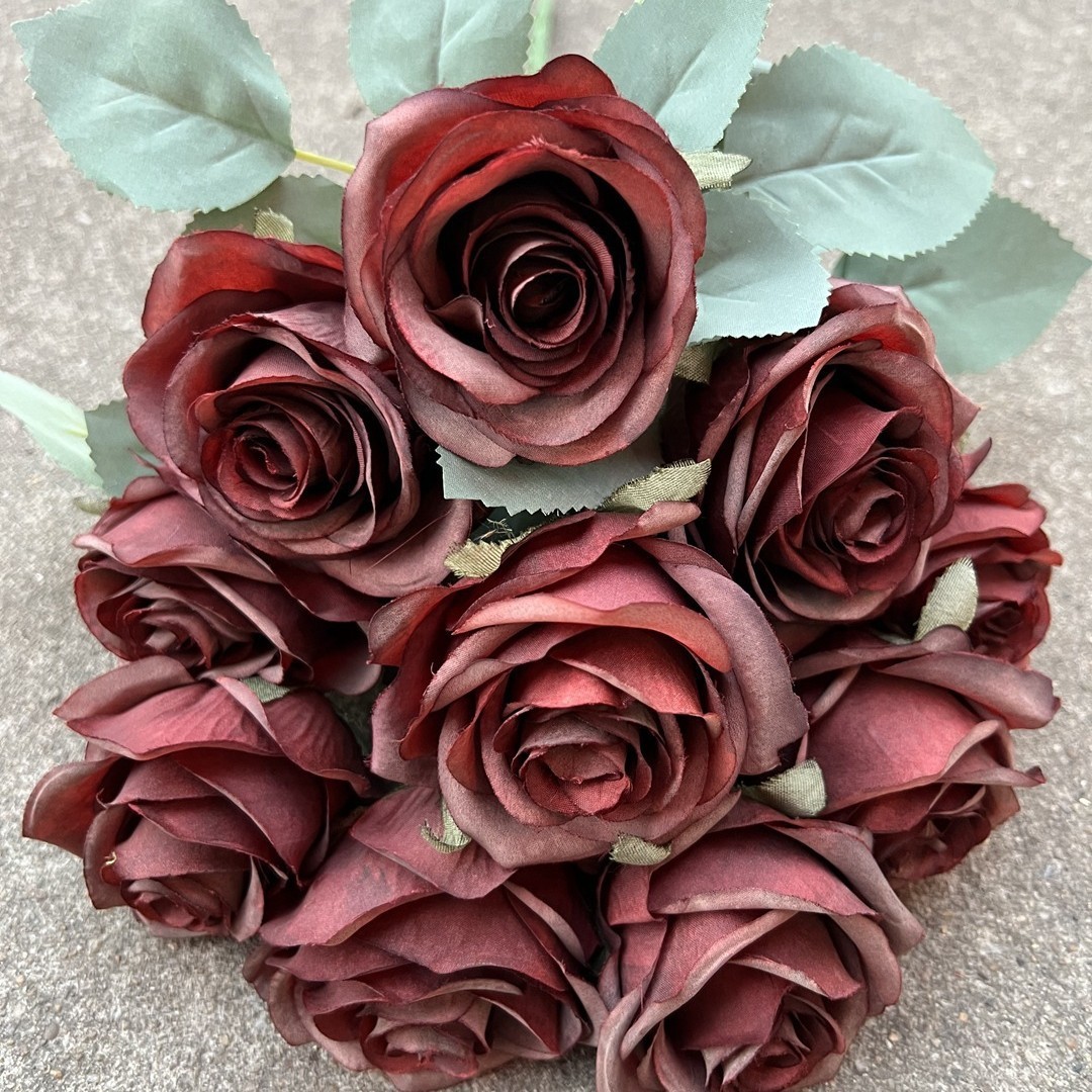 Pintura al óleo de 10 rosas, color burdeos.