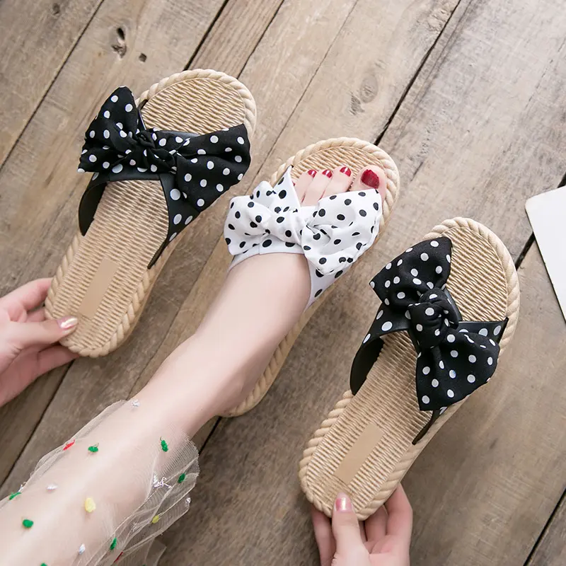 รองเท้าแตะโบว์ใหม่ฤดูร้อนปี 2024 สวมใส่กับรองเท้าแตะดอกไม้เกาหลีผู้หญิงรองเท้าส้นแบนรองเท้าแตะสาวน่ารักน่ารัก