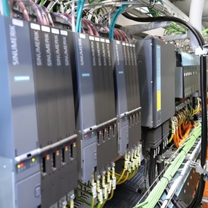Siemens 6ES7215-1HG40-0XB0 SIMATIC CPU 1215C Pequeño controlador lógico programable Unidad de procesamiento central Nuevo