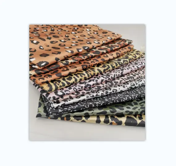 Estampado estampado de leopardo digital estampado tela satinada forro de tela pijama almohada bufanda tela de poliéster