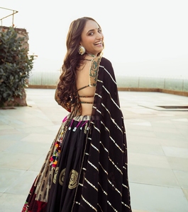 Lehenga choli Gota patti Work บอลลีวู้ดแฟชั่นจากอินเดียออกแบบโดยดีไซเนอร์จากอินเดีย - Product Image 4