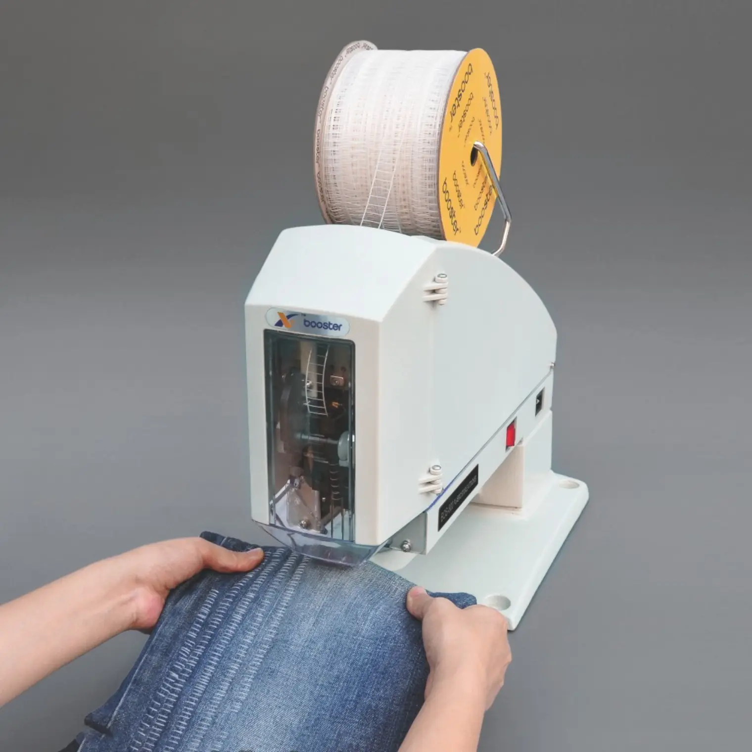 Booster ODM plastik zımba makinesi otomatik plastik zımba etiketleme giysi makinesi havlu çorap kot etiketleri asmak