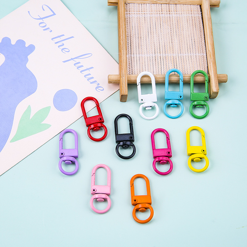 Randomly colored door latch