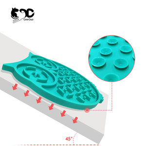 Geerduo High Density Tear Resistant Elasticity <strong>Arc</strong> Design of Inner Wall Non Slip Refrigeratable Heating Silicone Dog Lick Mat