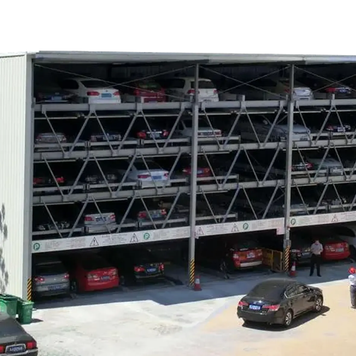 工場はプレハブ鉄骨構造の建物のガレージをサポートしています