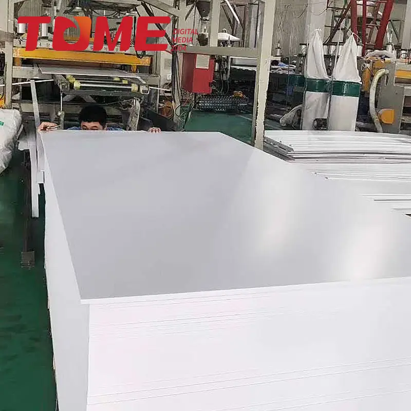 Fabricant de feuilles de plastique 5x10ft 2050*3050mm haute densité celuka panneau de pvc signe lisse panneau de mousse de pvc impression
