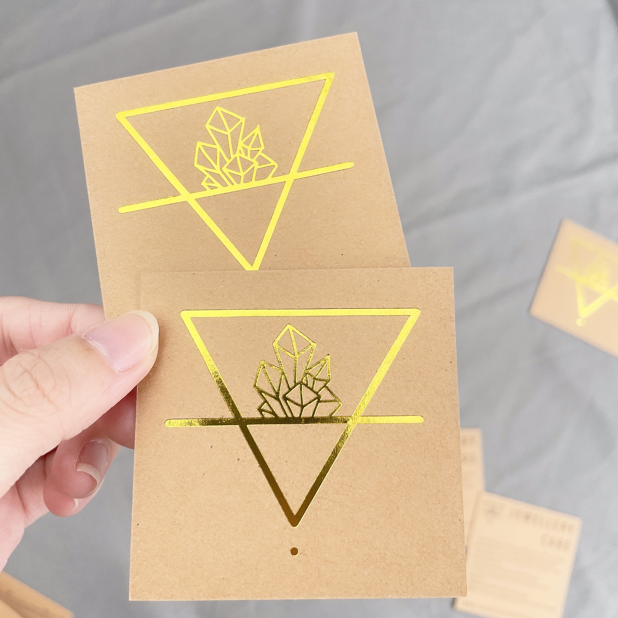 Carta Kraft con lamina dorata