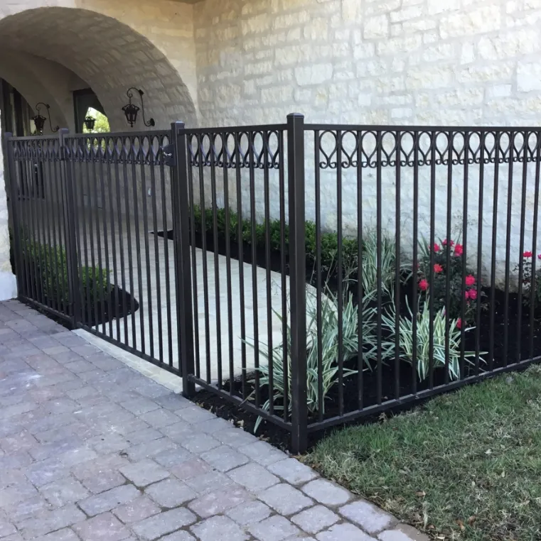 Cerca de alumínio revestida em pó para piscina de metal/aço/ferro forjado, cerca ornamental de segurança, cercas e portões acessíveis