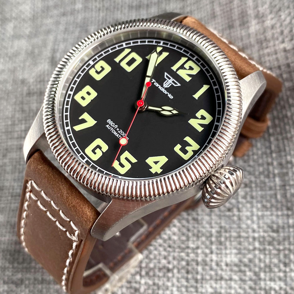 Reloj Tandorio con esfera marrón.