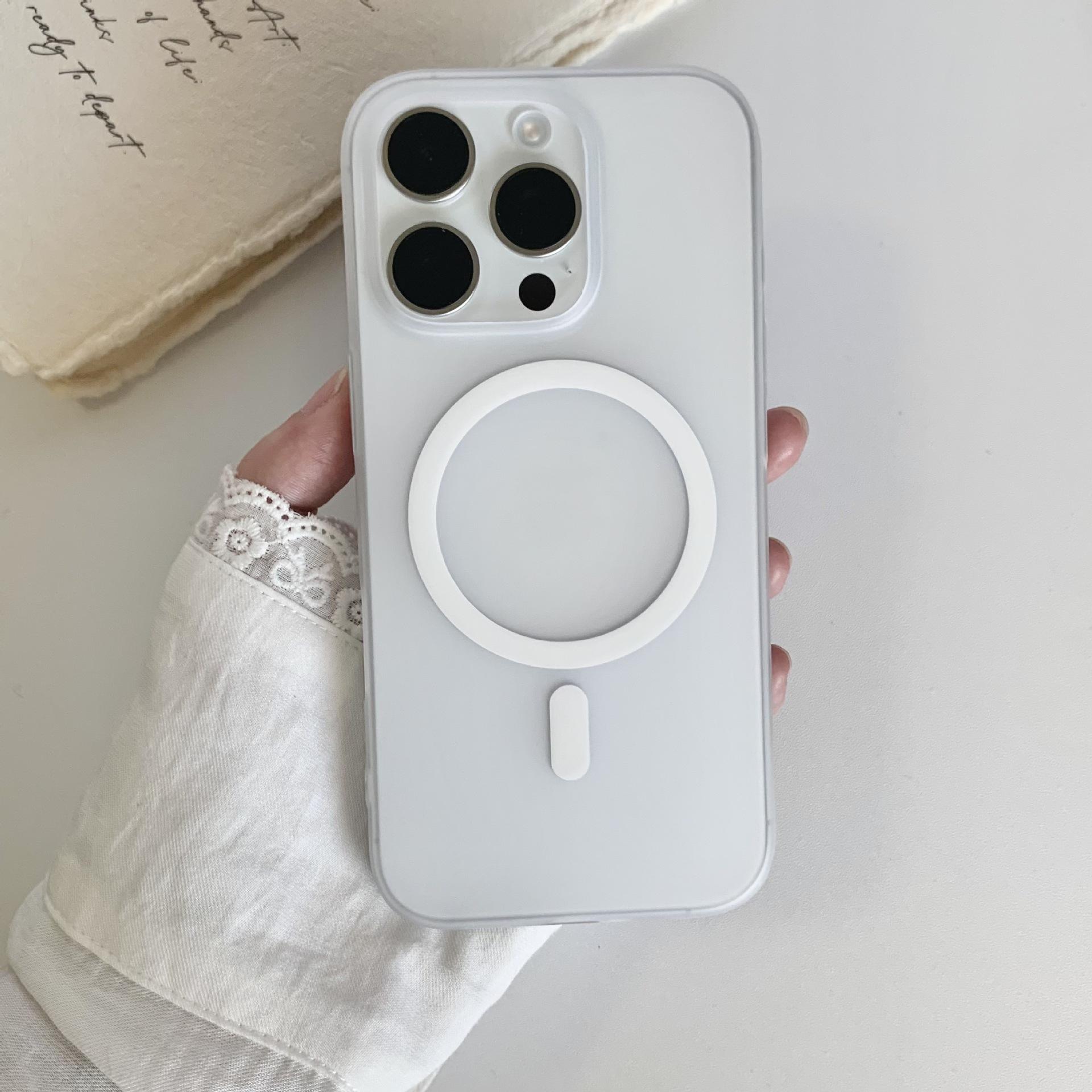 สีขาวโปร่งแสง