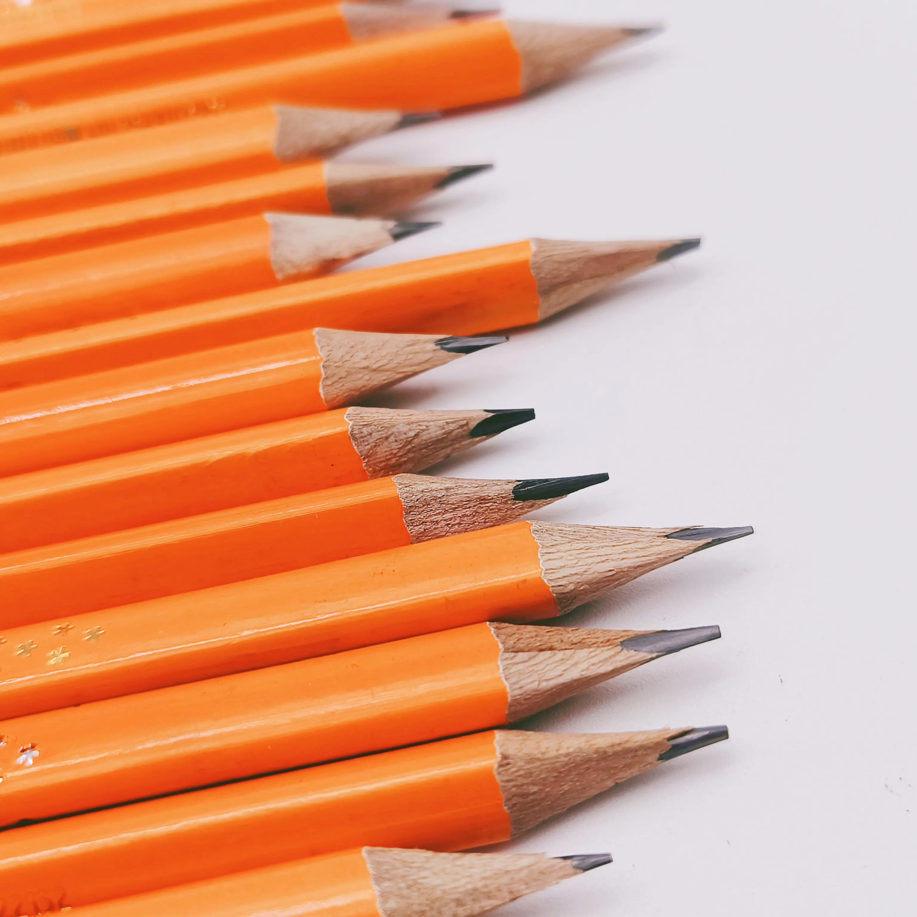 Popüler okul OEM yağlıboya turuncu üçgen şekli ahşap HB kalem silgi ile öğrenciler için
