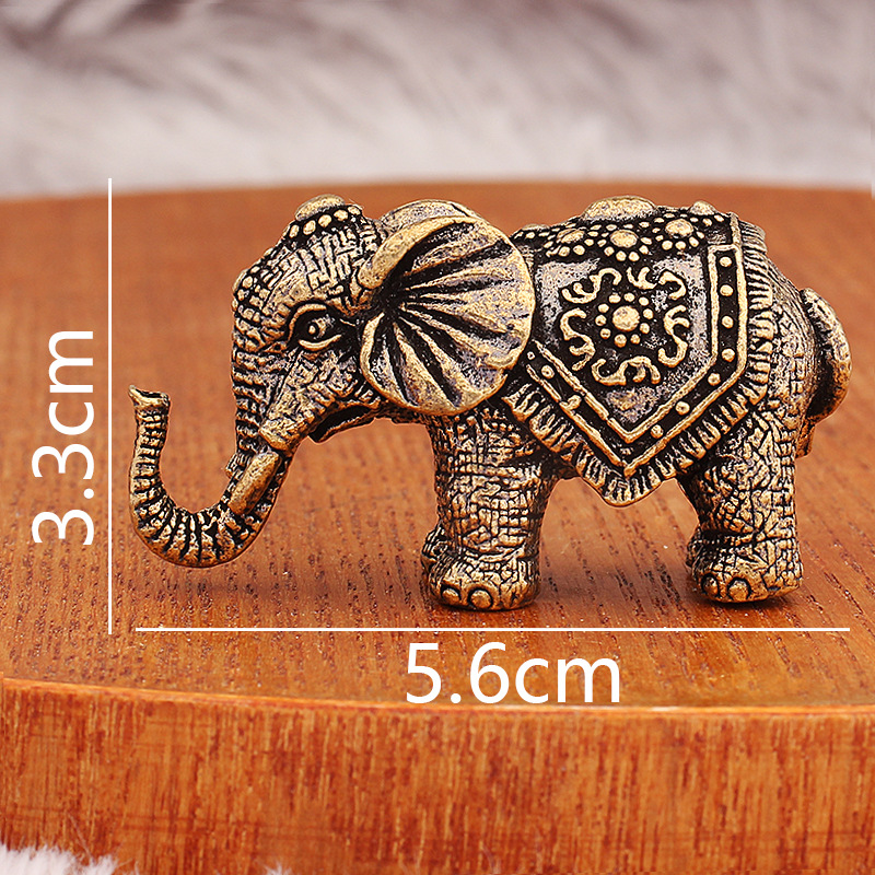 La grande figurine d'éléphant colorée pèse 103 g.