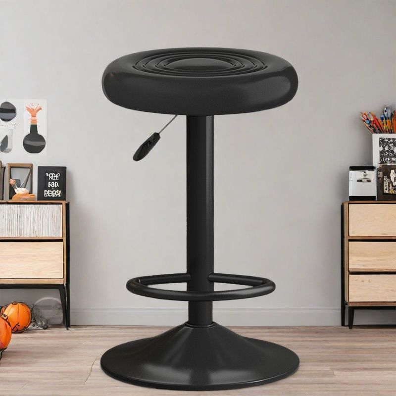 Plato negro grueso, de 58 a 78 cm.