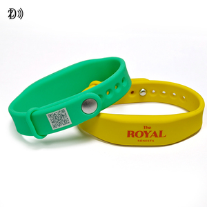 สายรัดข้อมือซิลิโคน13.56MHz NFC RFID ปรับได้กันน้ำกำหนดได้เองพร้อมกุญแจสำหรับบัตรควบคุมการเข้าถึง - Product Image 3