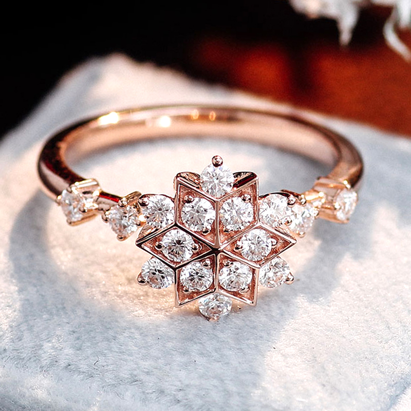 Bague en or massif 14 carats avec diamant de laboratoire.