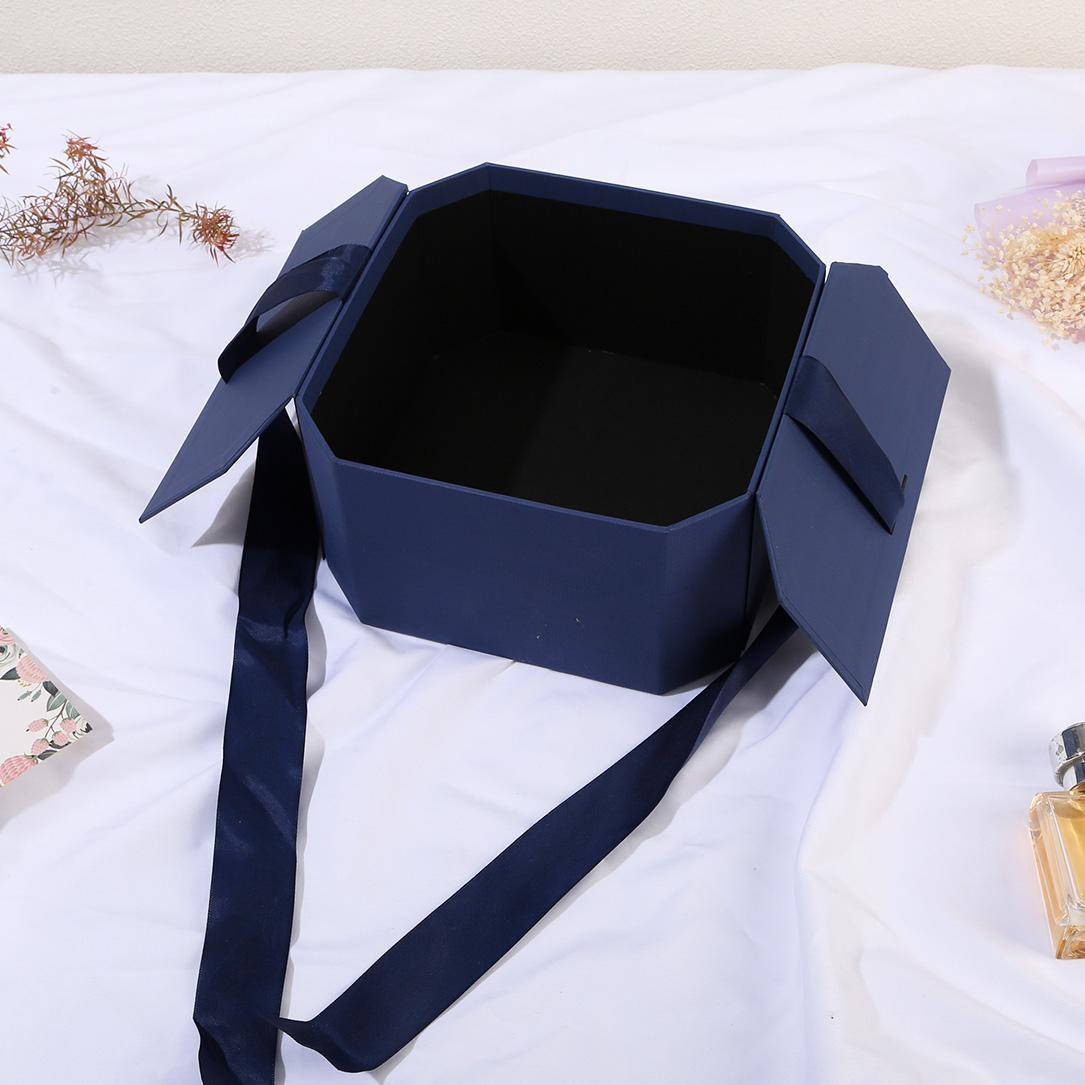 Boîte vide bleue