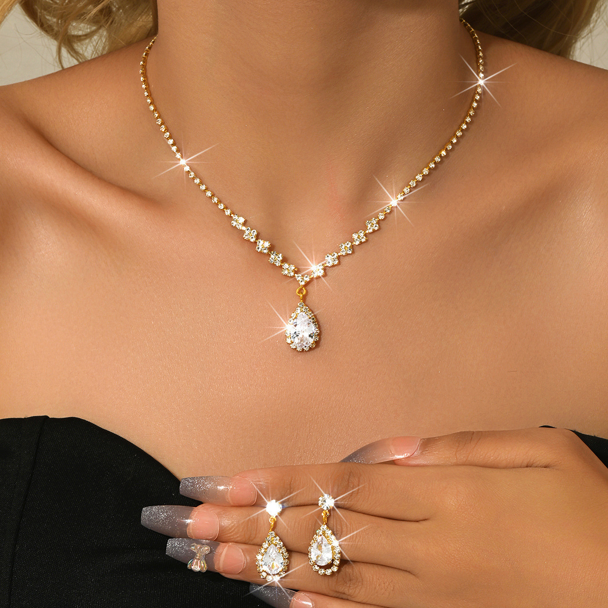 80869502 gold and white two-piece set