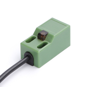 正方形誘導近接スイッチ金属誘導制限センサーSN04-N DC 3線NPNノーマルオープン24V - Product Image 1