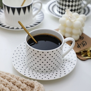 特注コーヒーマグ北欧のマグカップ磁器カップマグカップセラミックコーヒーカップ北欧ギフト黒と白コーヒー用