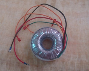 טבעתי שנאי 300VA קלט 0-120VAC 60Hz פלט 48V 6.25A משמש להחייאה מכונות