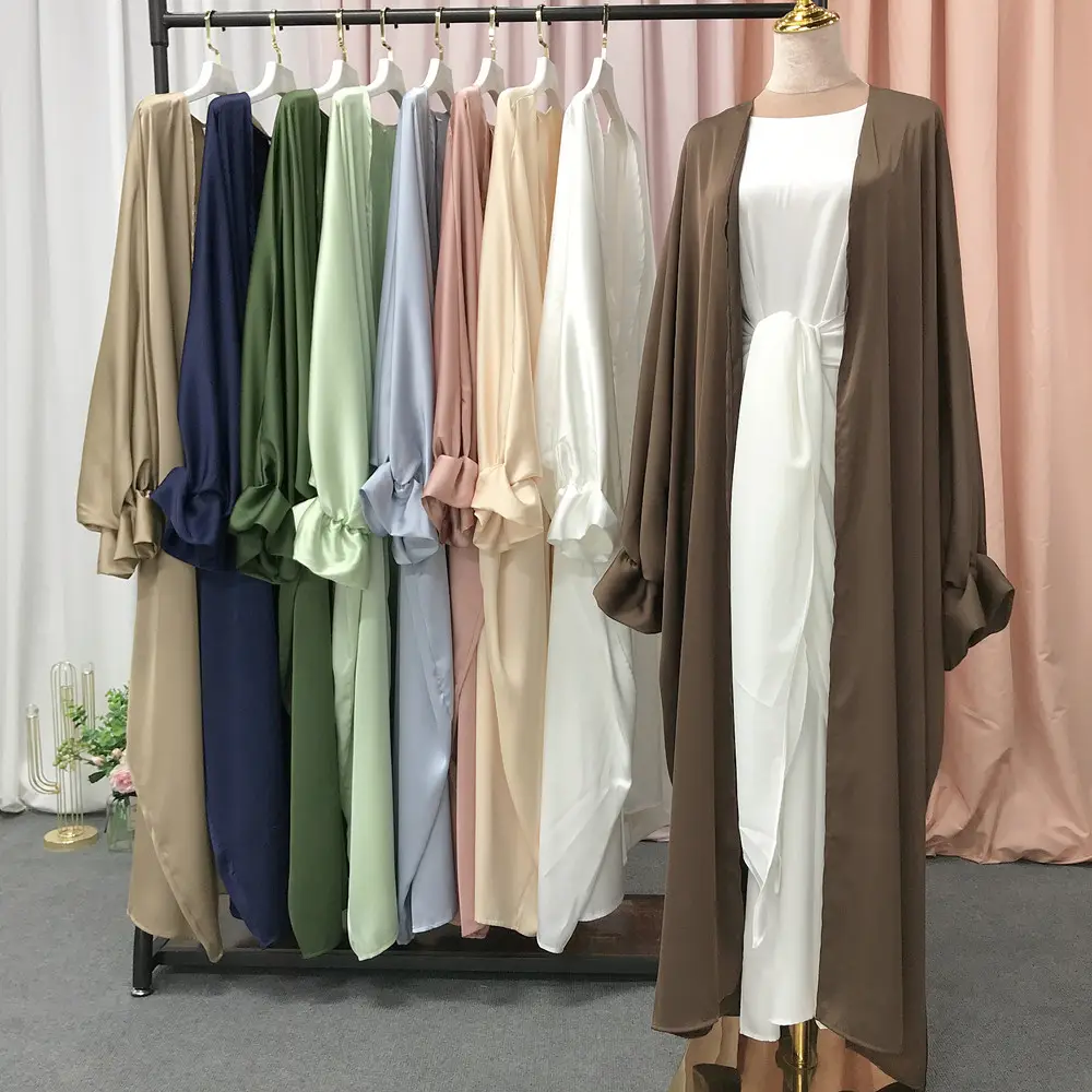 2023 grosir Dubai Turkey pakaian Islami mewah mantel gaya desain Puff lengan gaun wanita Muslim gaun Satin sutra terbuka Abaya