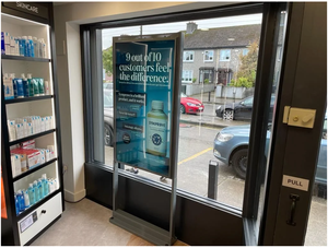 Full Size Window <span class=keywords><strong>Display</strong></span> <span class=keywords><strong>Lcd</strong></span> Hohe Helligkeit Doppelseitige Bildschirm decke Hängender Bildschirm Werbe monitor Digitales Menü